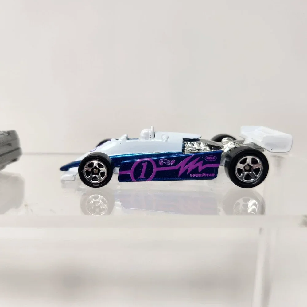 Lot of (9) Hot Wheels Diecast Cars 1991-1996 1/64 (dd1) - Picture 5 of 11